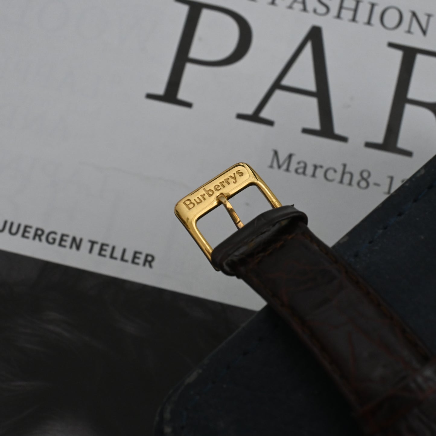 Burberry Classic Guilloche Gold ref. 11300G