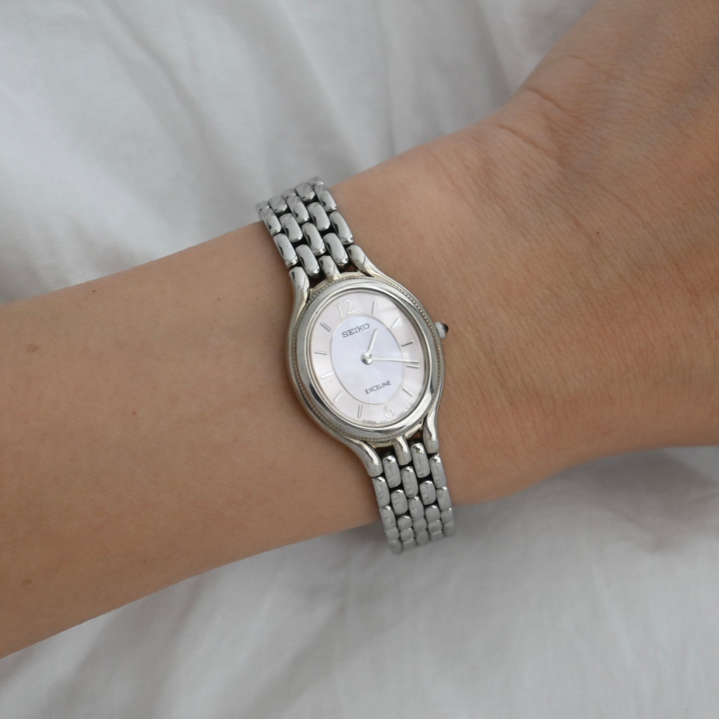 Seiko Quartz 1F20-6G90 Exceline Shell Dial