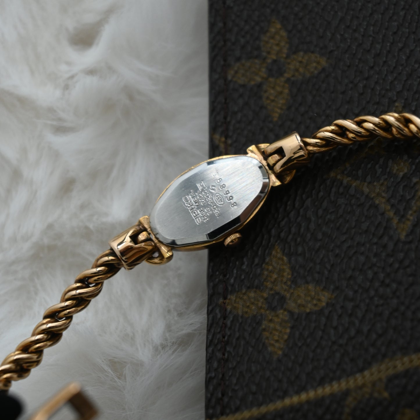 Seiko 1E20-6200 Quartz Silver Dial Oval Watch