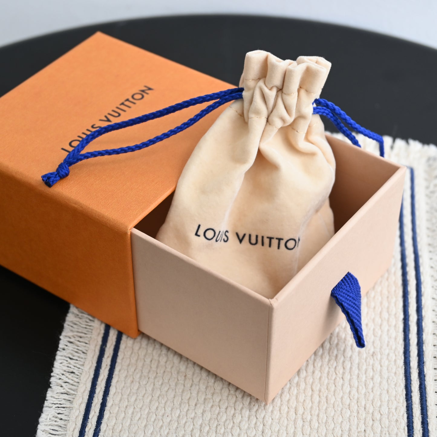 Louis Vuitton Bookle Dreille LV Iconic Piercing Jewelry