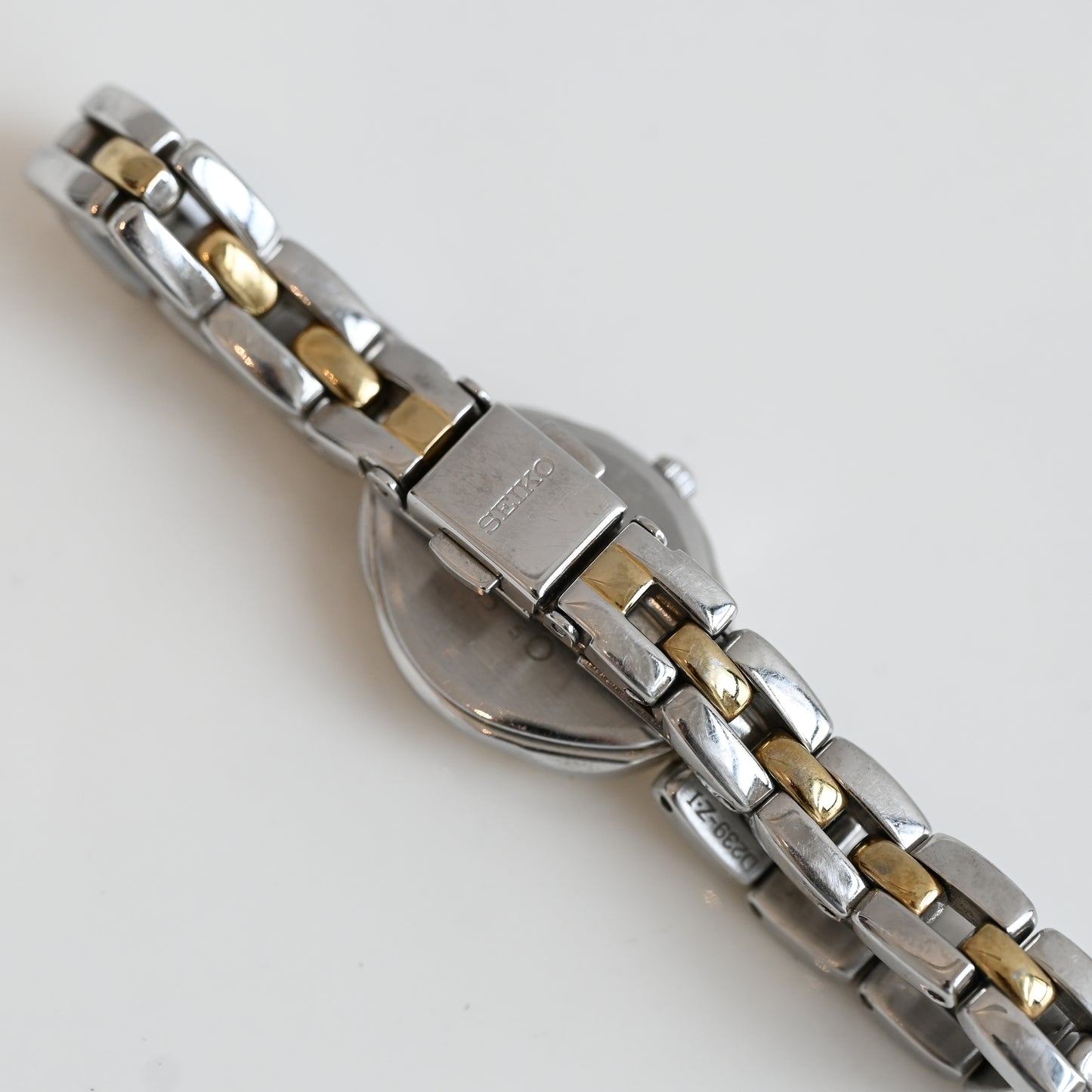 Seiko V110-0AG0 Solar Shell Dial Ladies Watch