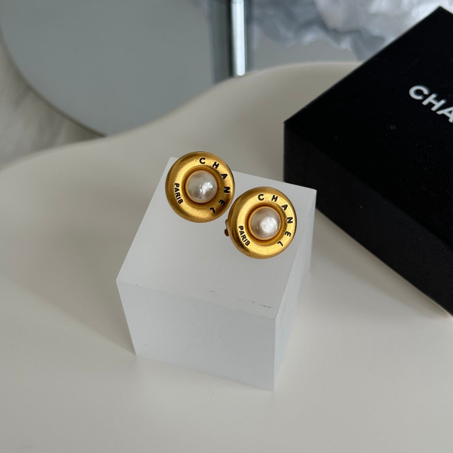 Chanel 24k gold with pearl Earclip - Leluxe Vintage Sdn. Bhd.