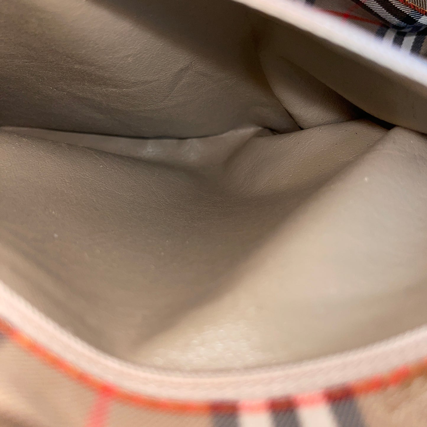 Burberry Hand-carry Bag - Leluxe Vintage Sdn. Bhd.