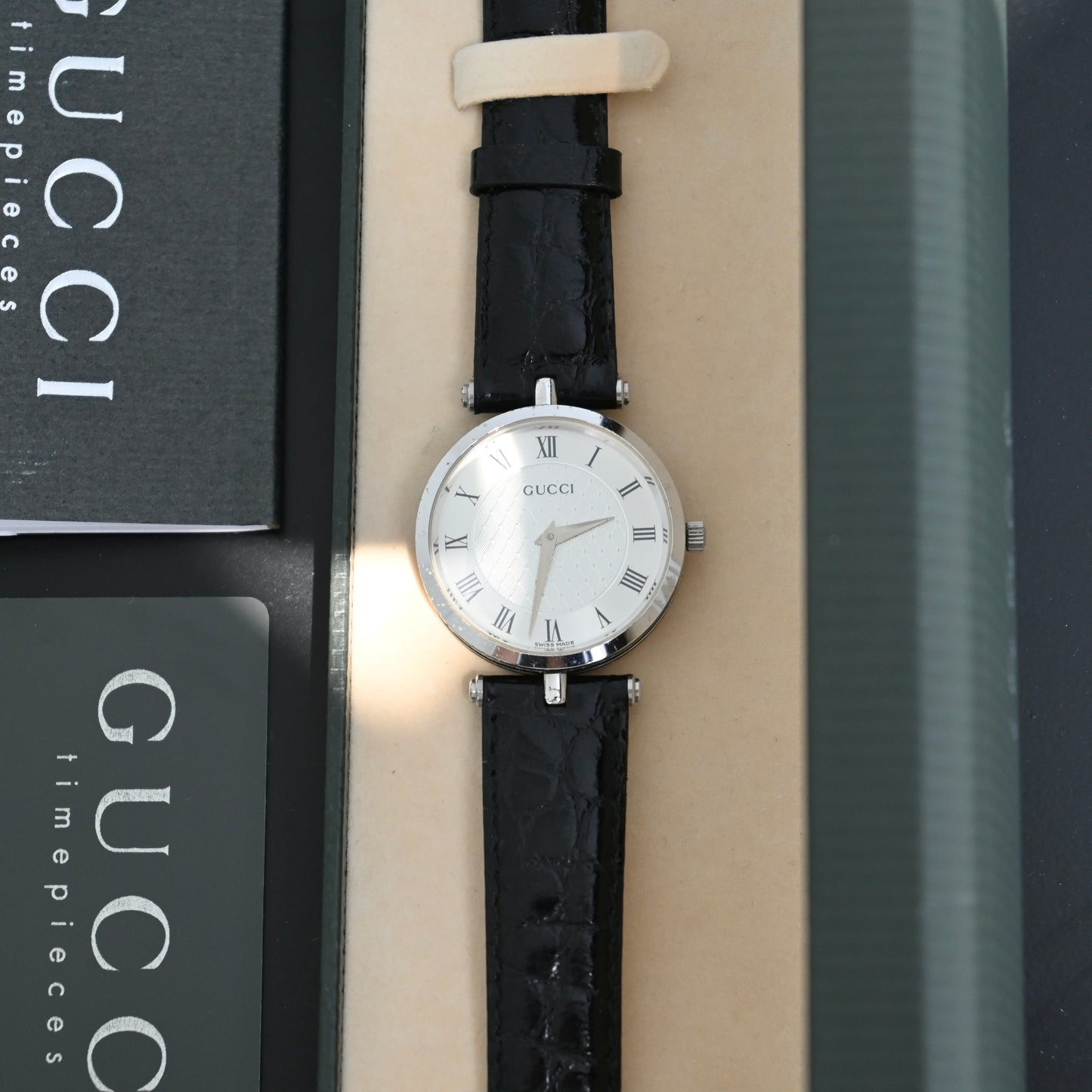 Gucci 2040M Round Face Watch