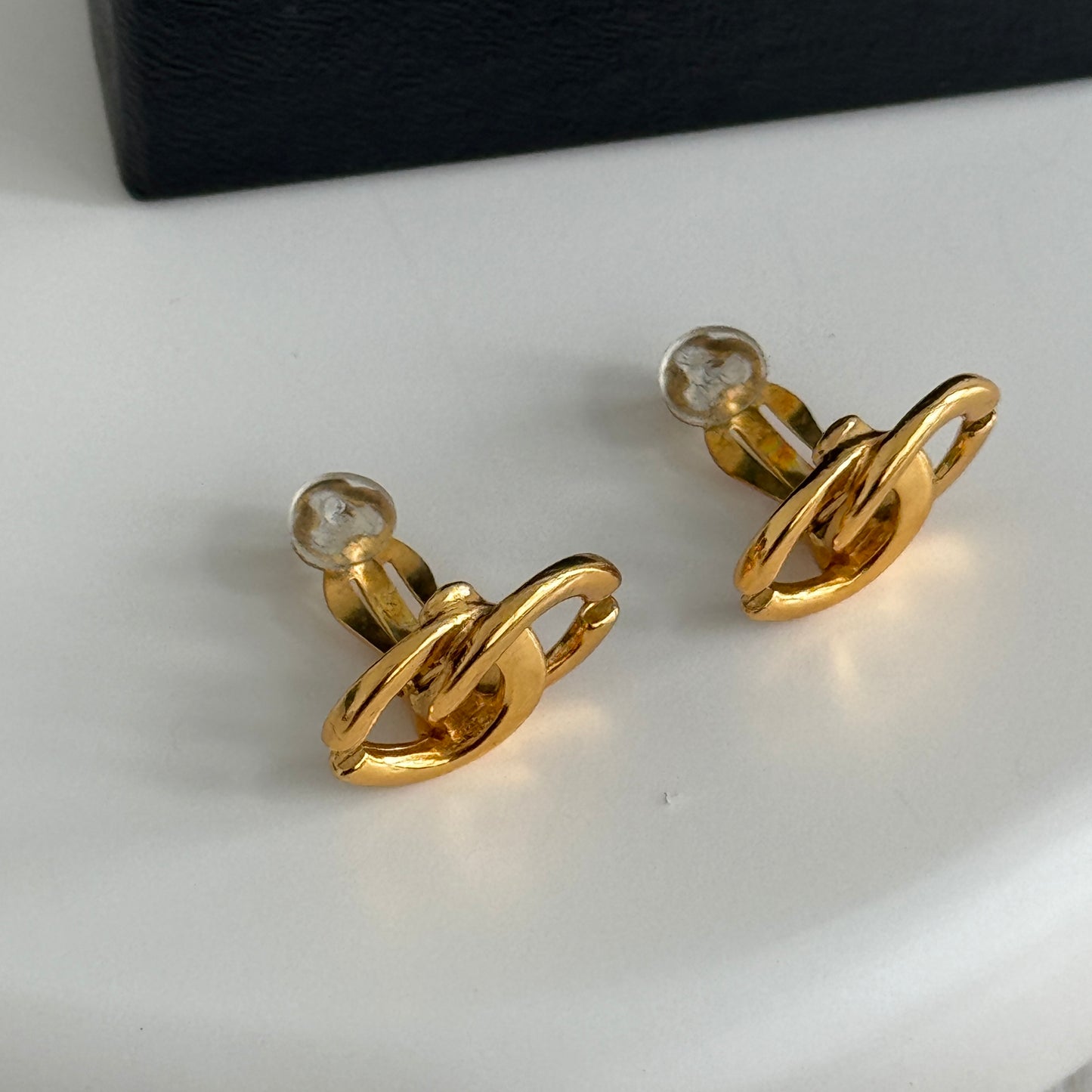 Chanel Vintage Earclip