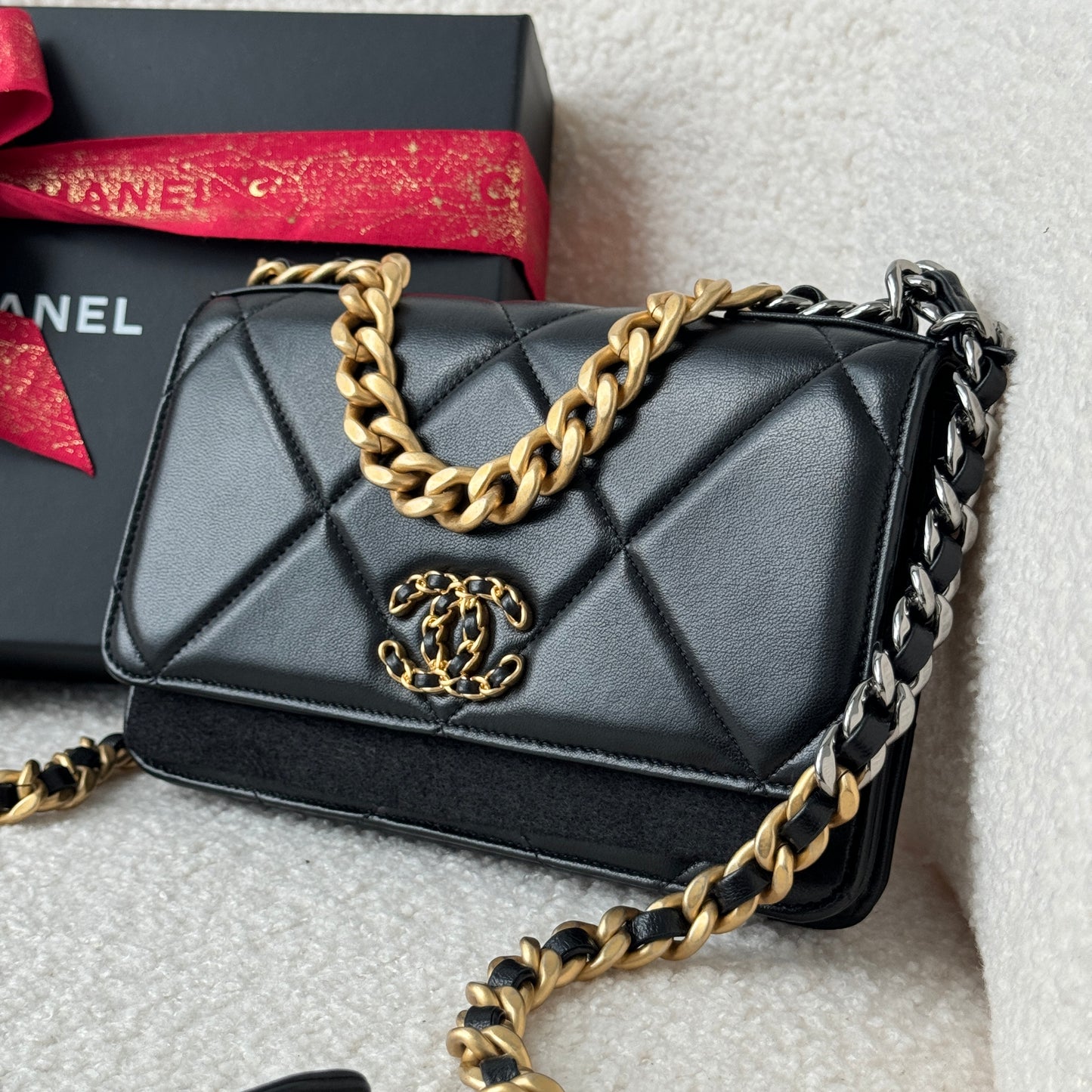 Chanel 19 Quilted Wallet On Chain WOC