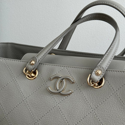 Chanel Neo Soft Tote Quilted