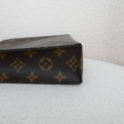 Louis Vuitton Toiletry 26