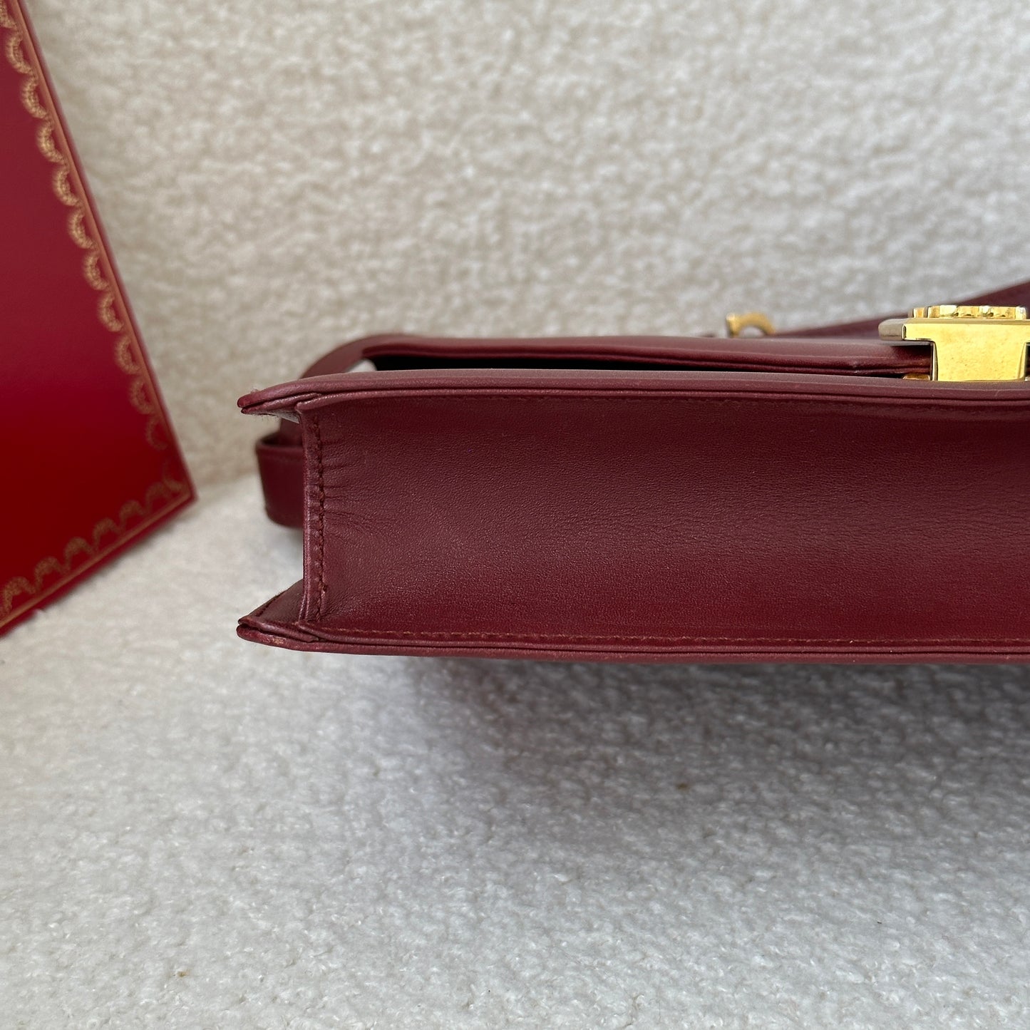 Must de Cartier Messenger Bag in Bordeaux