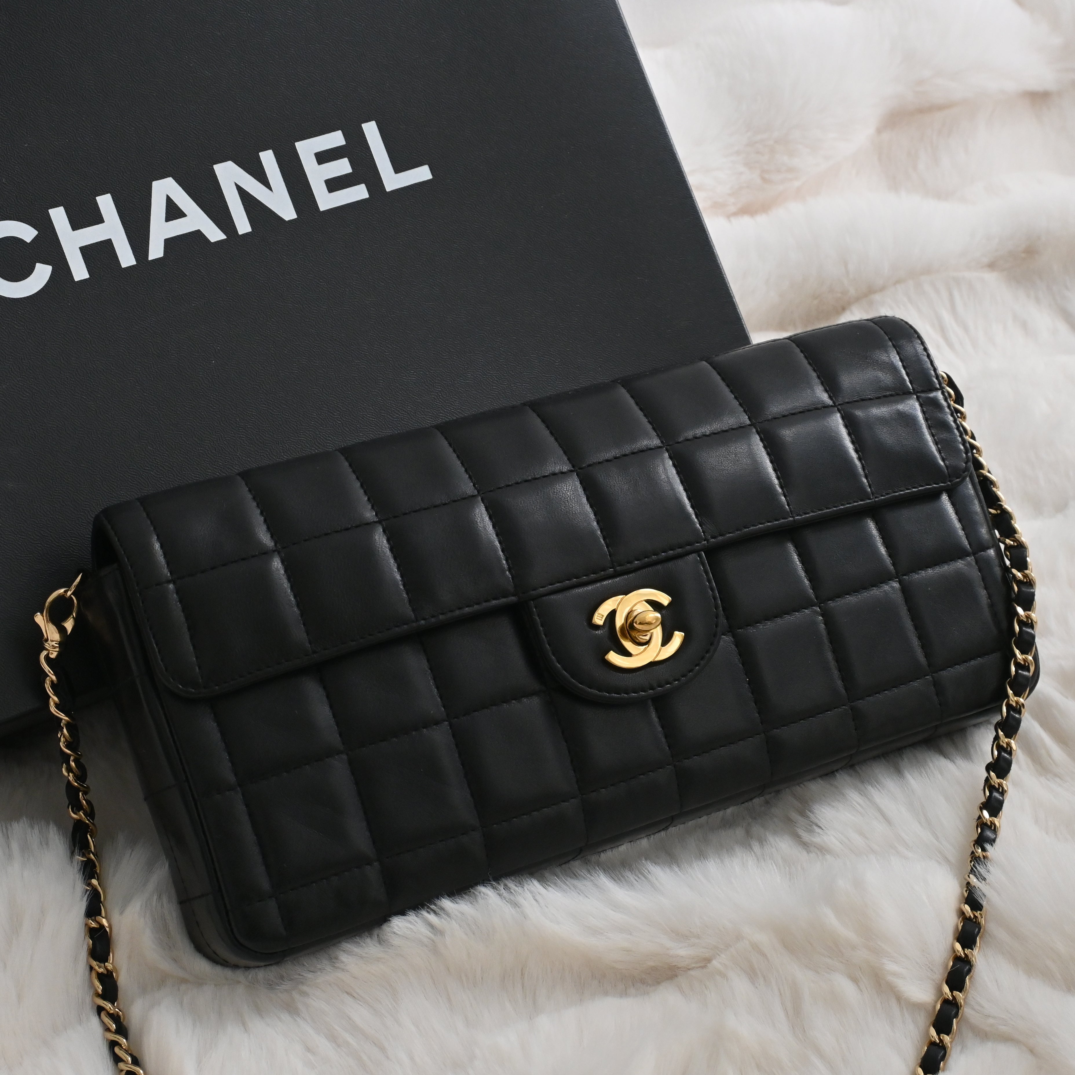 Chanel Chocolate Bar Flap Shoulder Bag - Leluxe Vintage Sdn. Bhd.