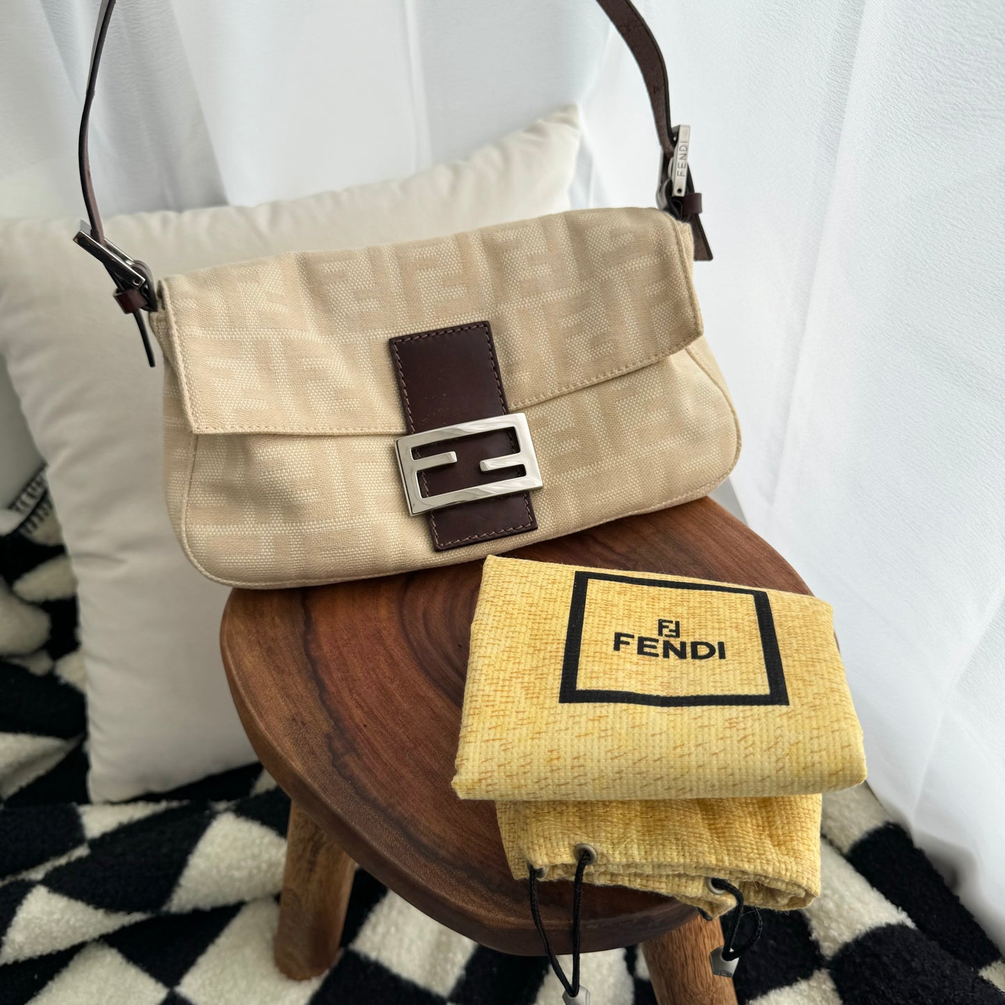 Fendi Vintage Baguette Bag in Beige