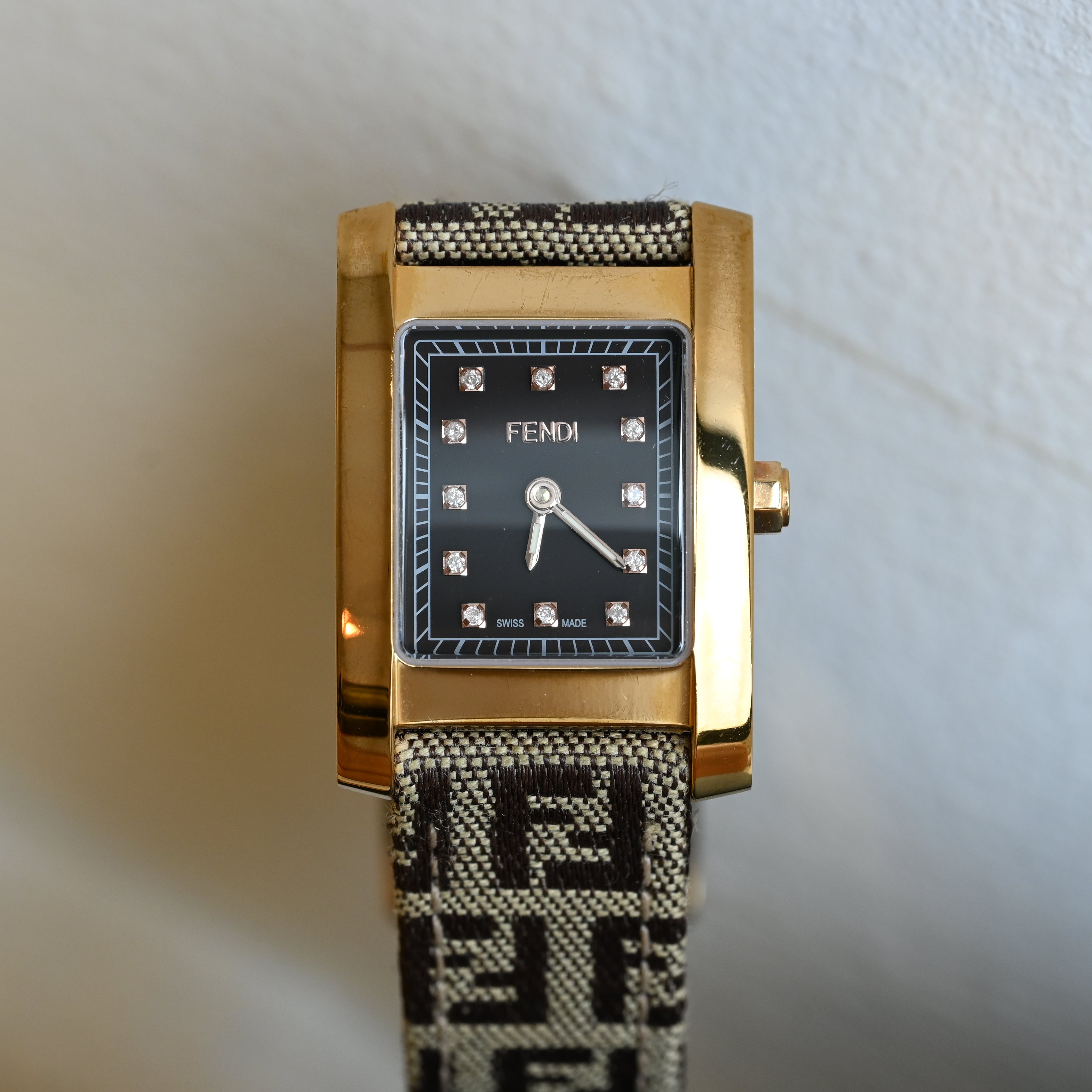 【稼働+完品】FENDI 024-7000L-477 orologi Fendi Orologi 7000L – Leluxe Vintage Sdn. Bhd.