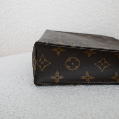 Louis Vuitton Toiletry 26