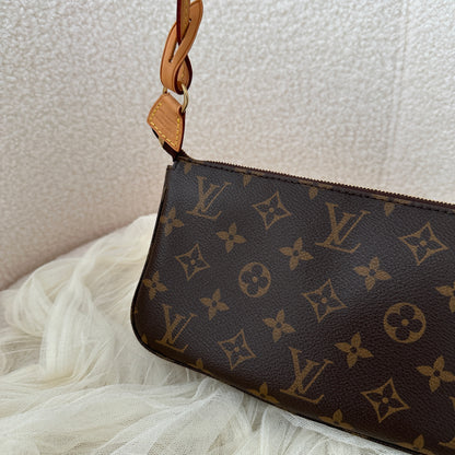 Louis Vuitton Monogram Pochette