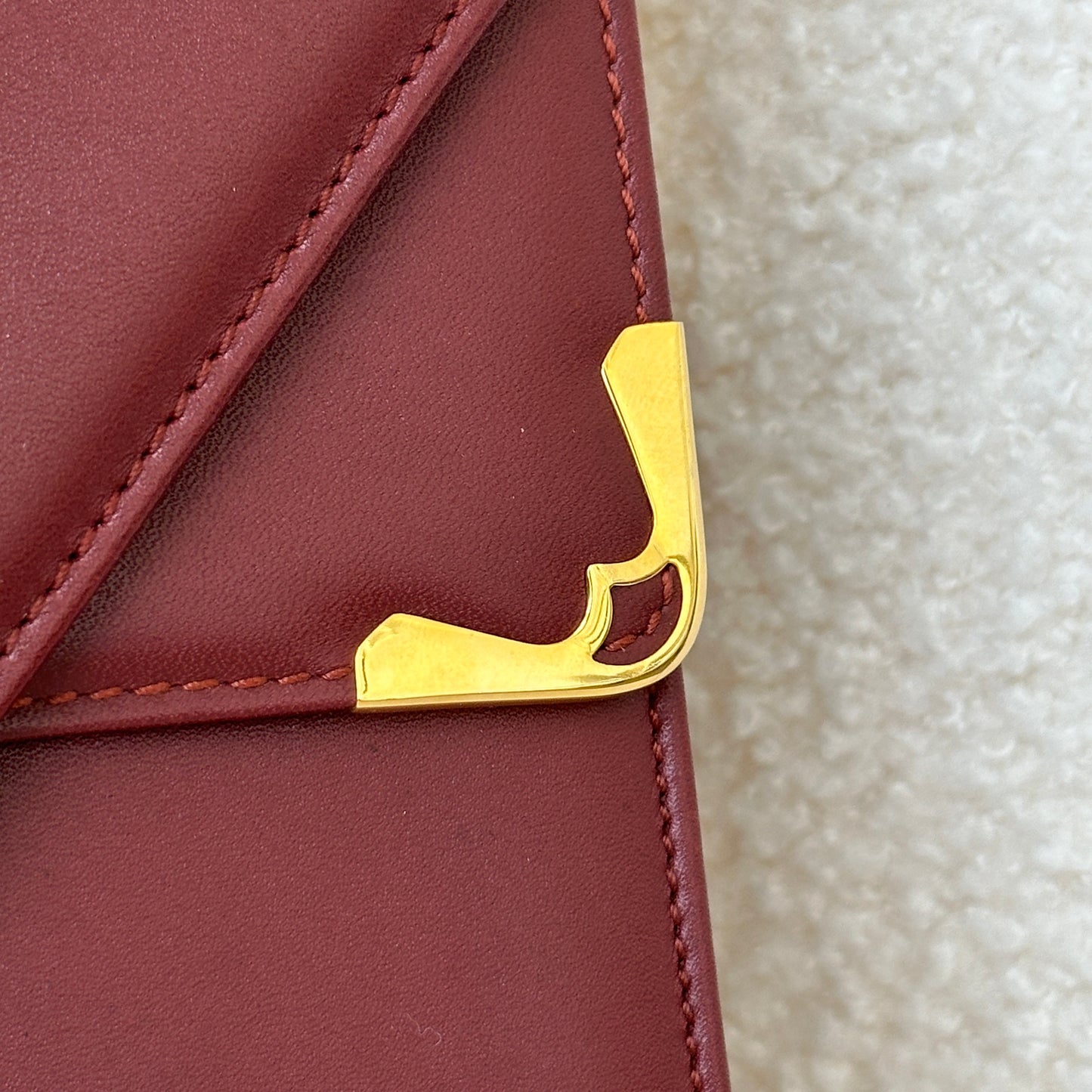 Must de Cartier Messenger Bag in Bordeaux