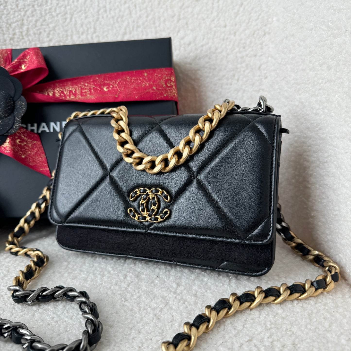 Chanel 19 Quilted Wallet On Chain WOC