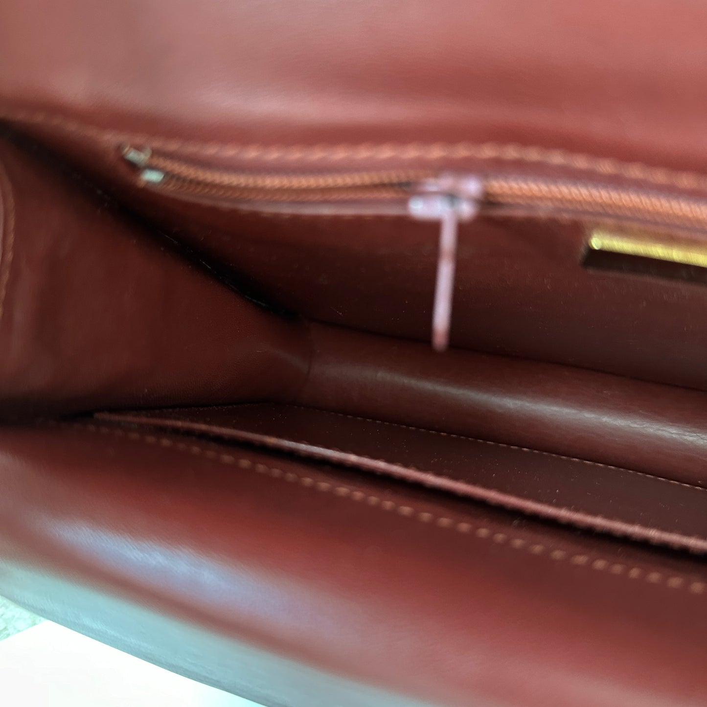 Must de Cartier Messenger Bag in Bordeaux