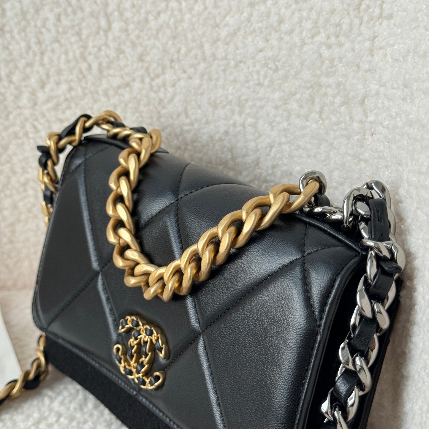 Chanel 19 Quilted Wallet On Chain WOC