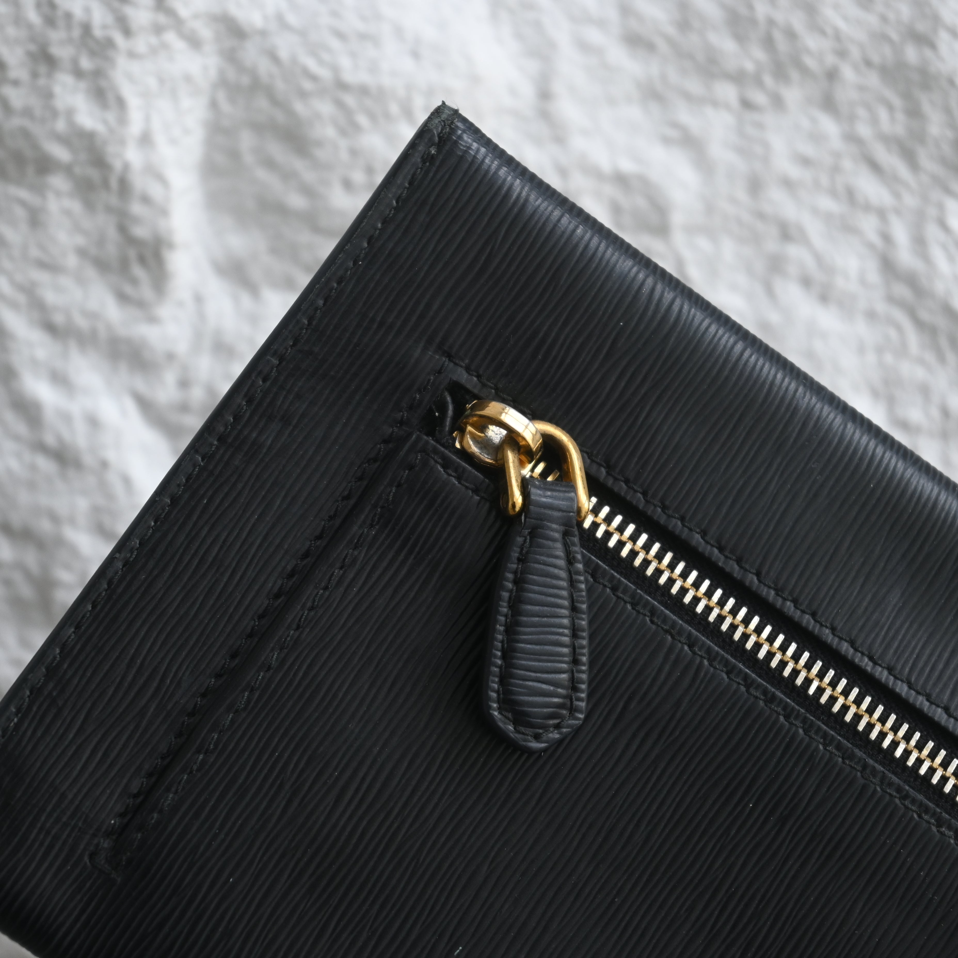 Prada Vitello Move Envelope Wallet 1MF175 - Leluxe Vintage Sdn. Bhd.