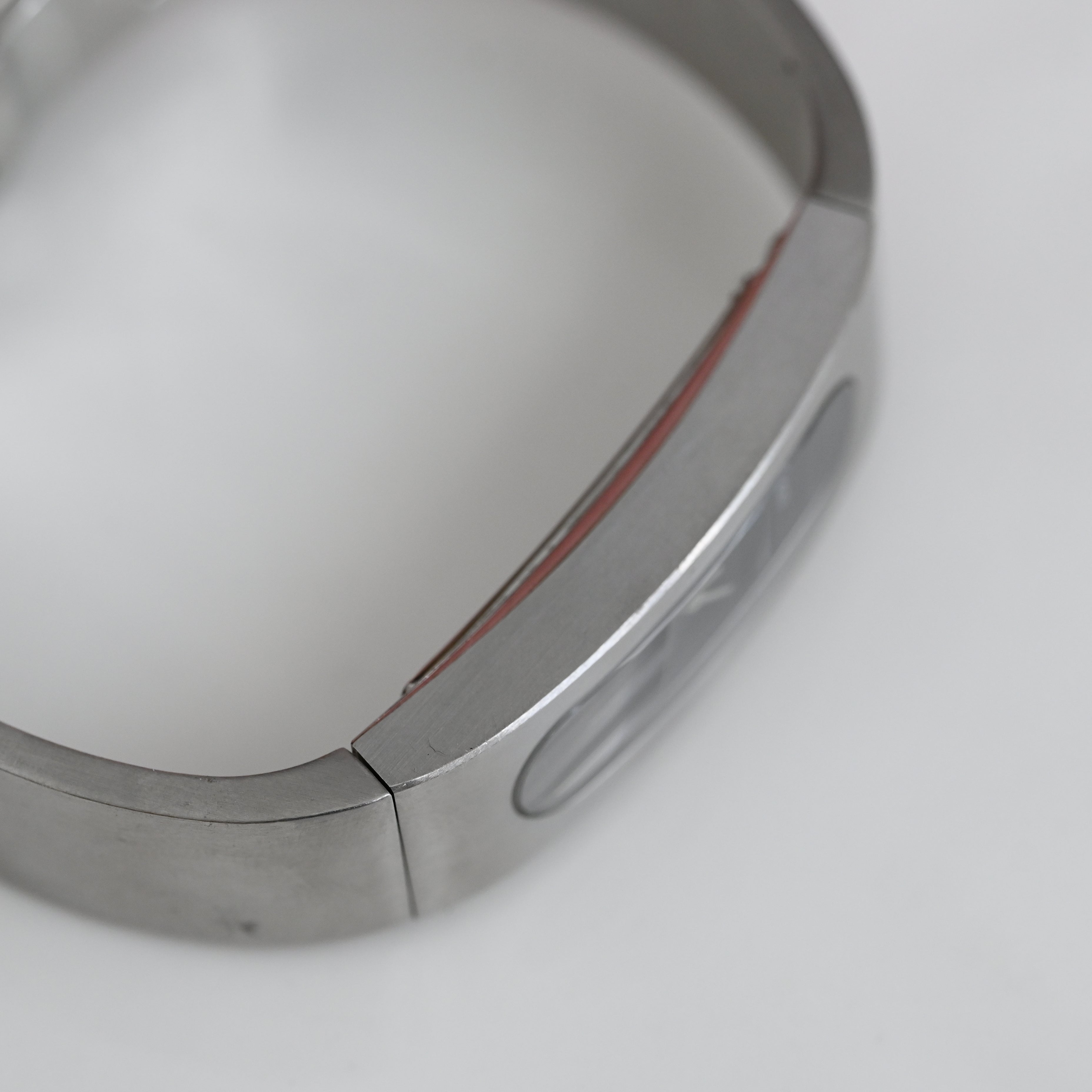 Gucci 2400S Stainless Steel Bangle Watch – Leluxe Vintage Sdn. Bhd.