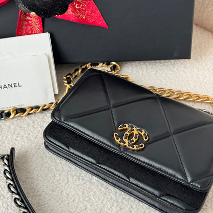 Chanel 19 Quilted Wallet On Chain WOC