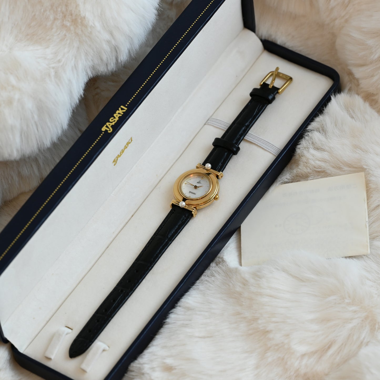 Tasaki V811-2850 MOP Watch