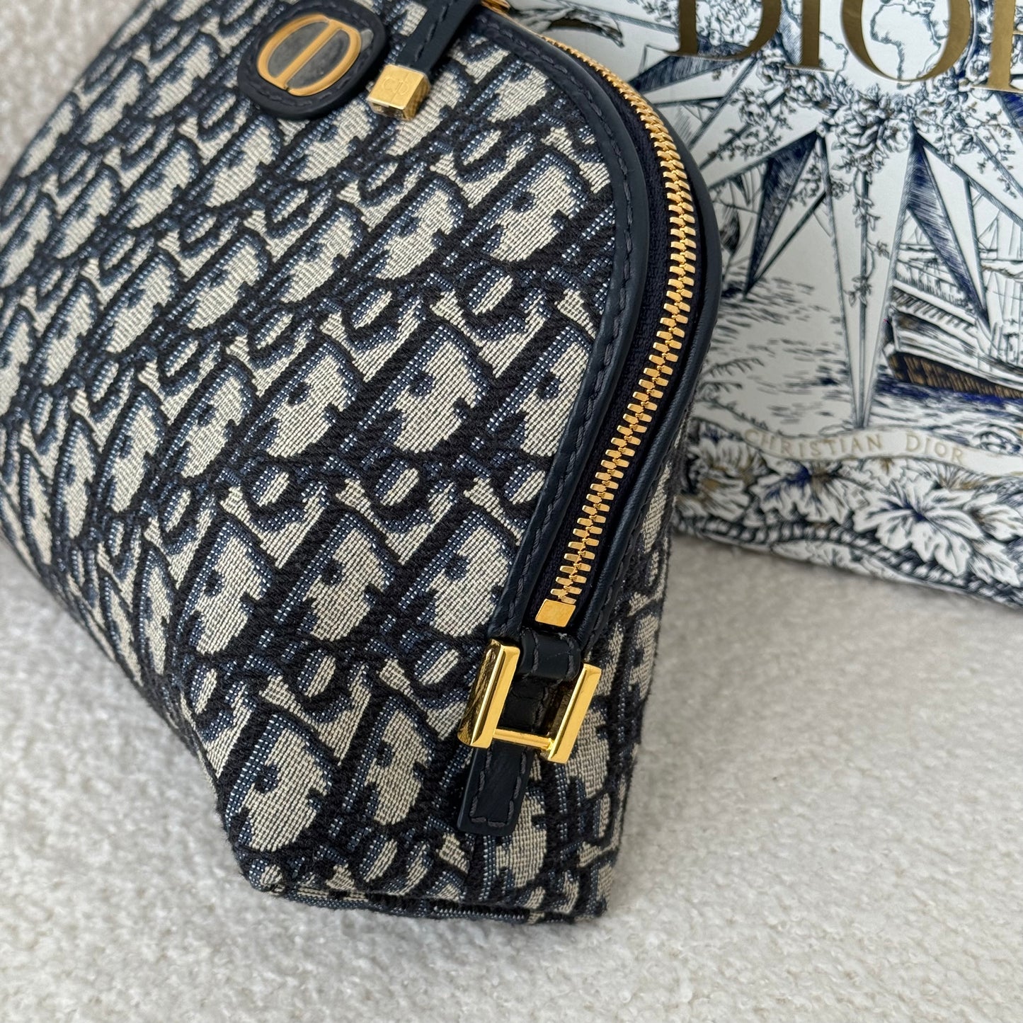 Dior 30 Montaigne Pouch