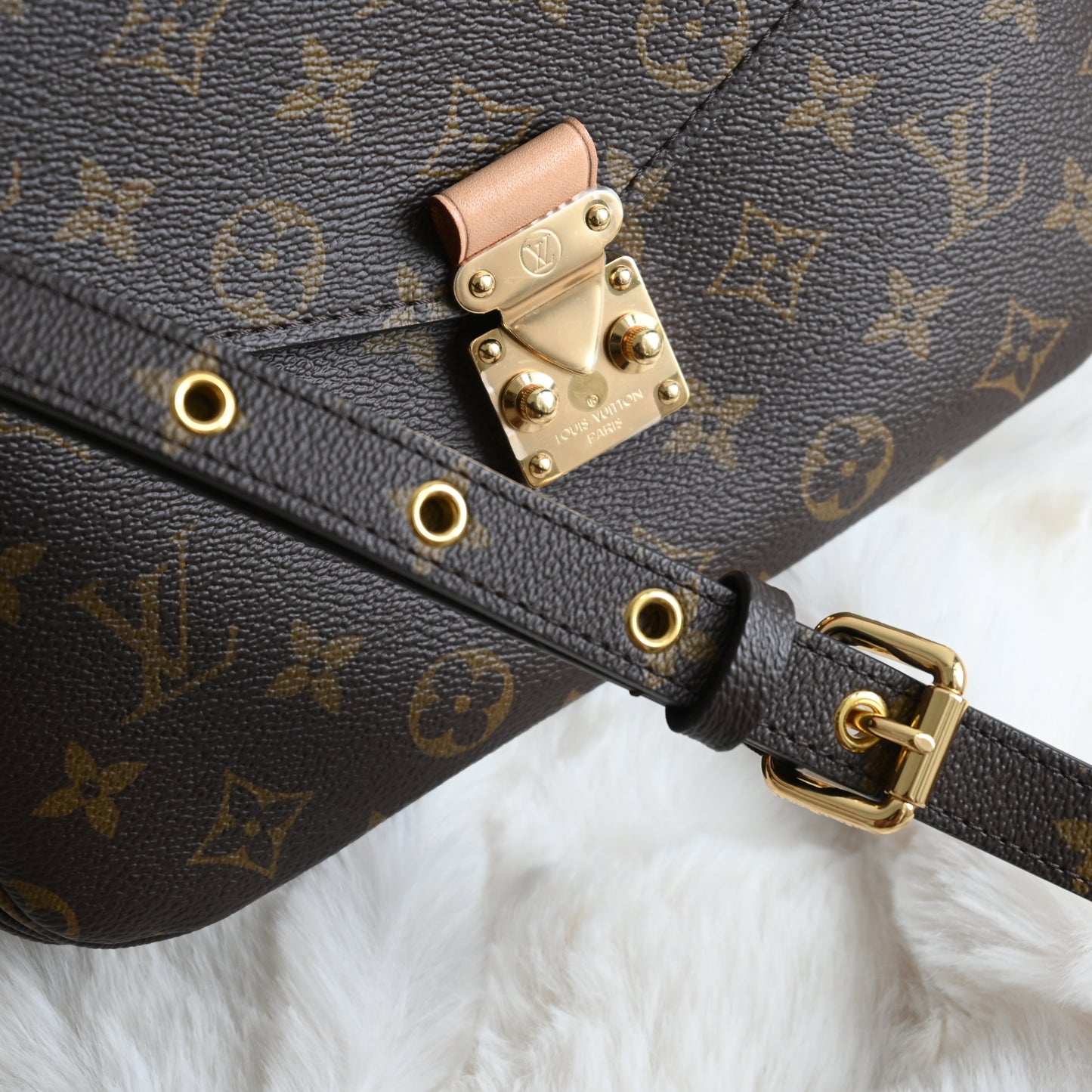 Louis Vuitton Pochette Métis Monogram