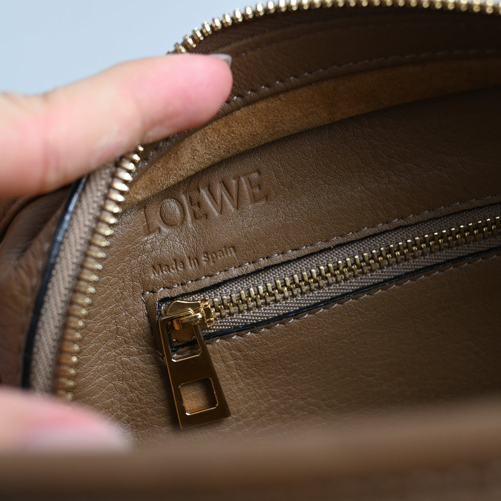 Loewe Amazona 23 - Leluxe Vintage Sdn. Bhd.