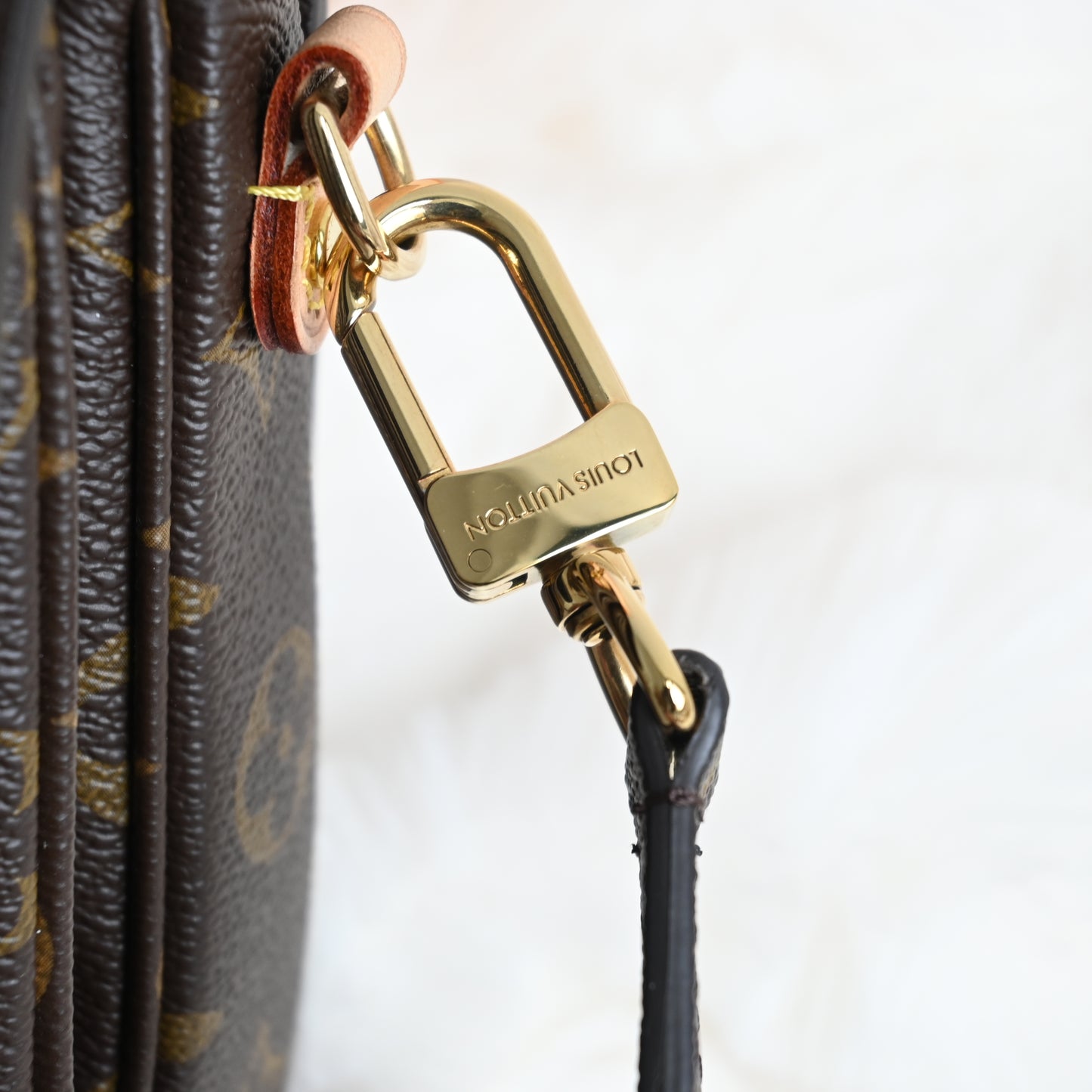 Louis Vuitton Pochette Métis Monogram