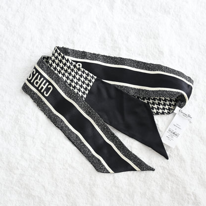 Dior 30 Montaigne Mitzah Silk Twilly