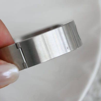 Gucci 2400S Stainless Steel Bangle Watch