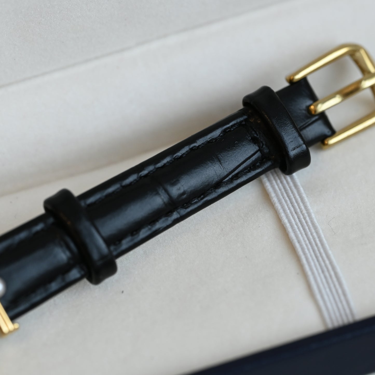 Tasaki V811-2850 MOP Watch