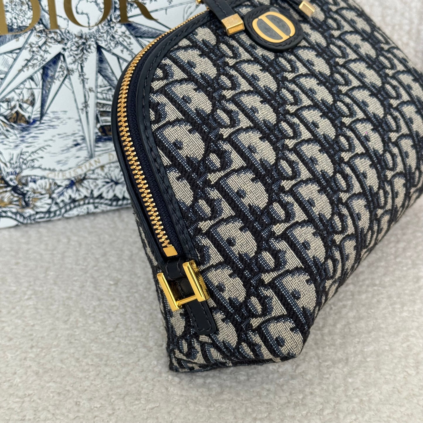 Dior 30 Montaigne Pouch