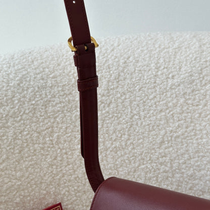 Must de Cartier Messenger Bag in Bordeaux