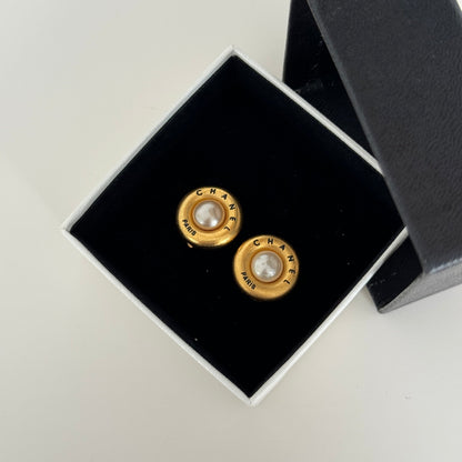 Chanel 24k gold with pearl Earclip - Leluxe Vintage Sdn. Bhd.