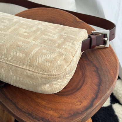 Fendi Vintage Baguette Bag in Beige