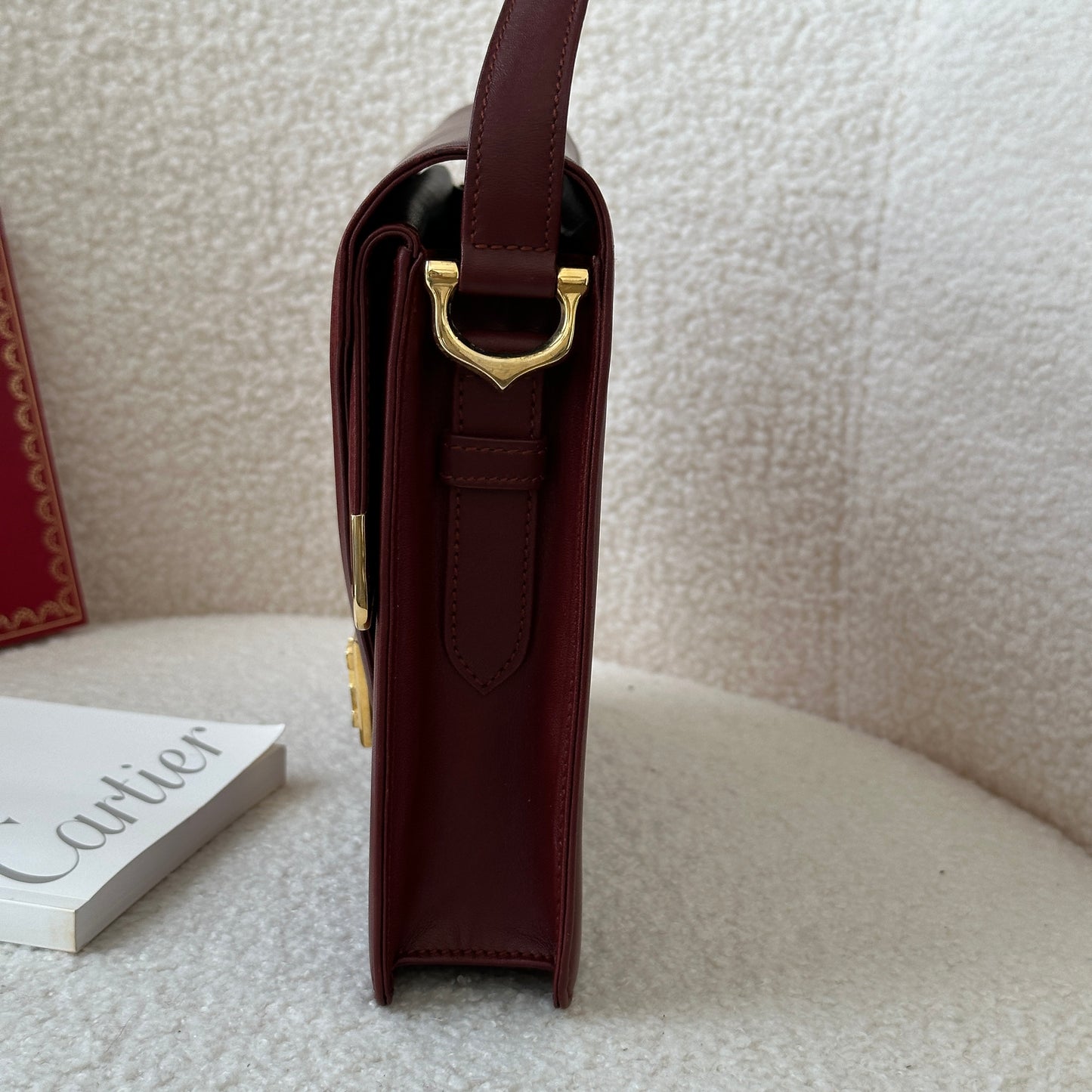 Must de Cartier Messenger Bag in Bordeaux