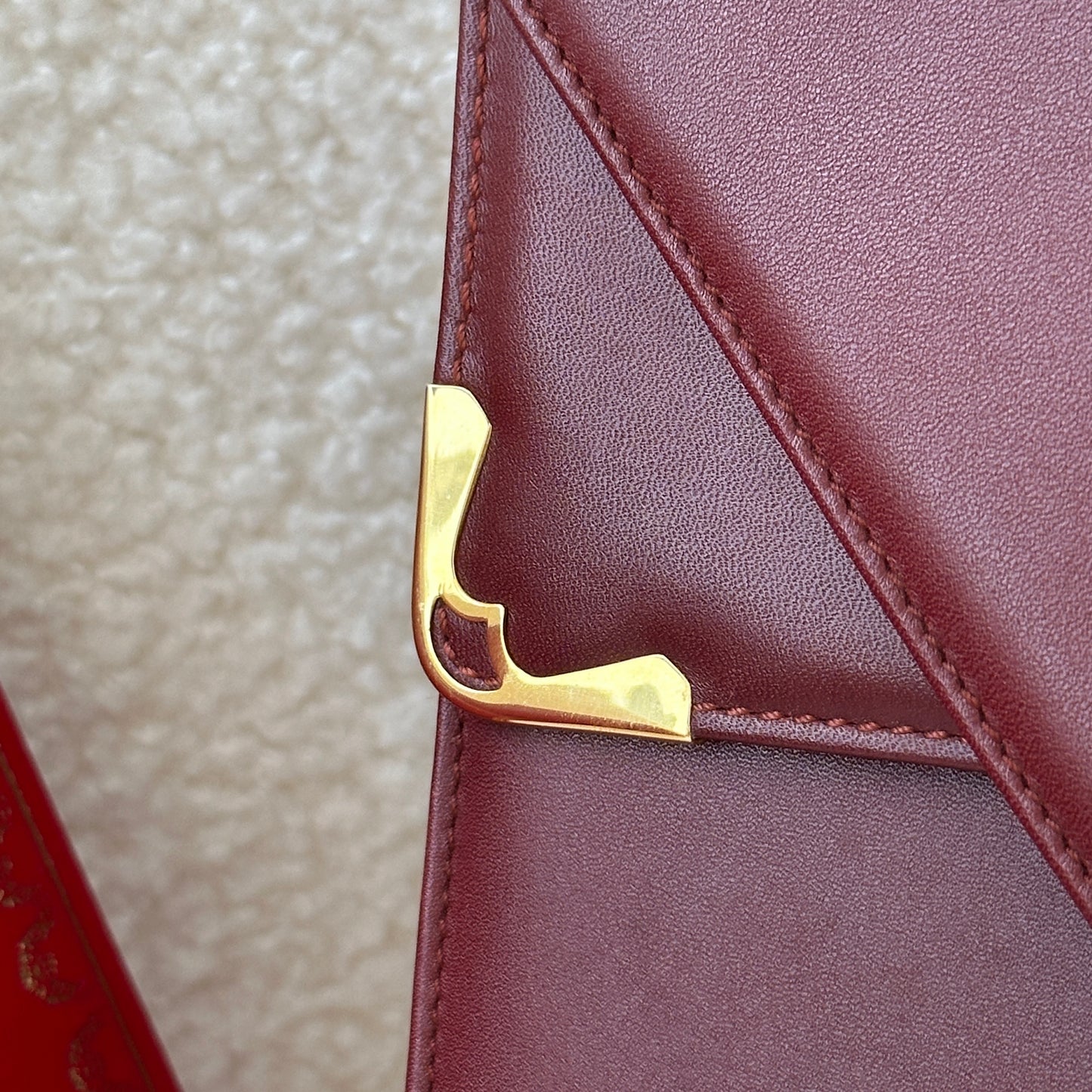 Must de Cartier Messenger Bag in Bordeaux