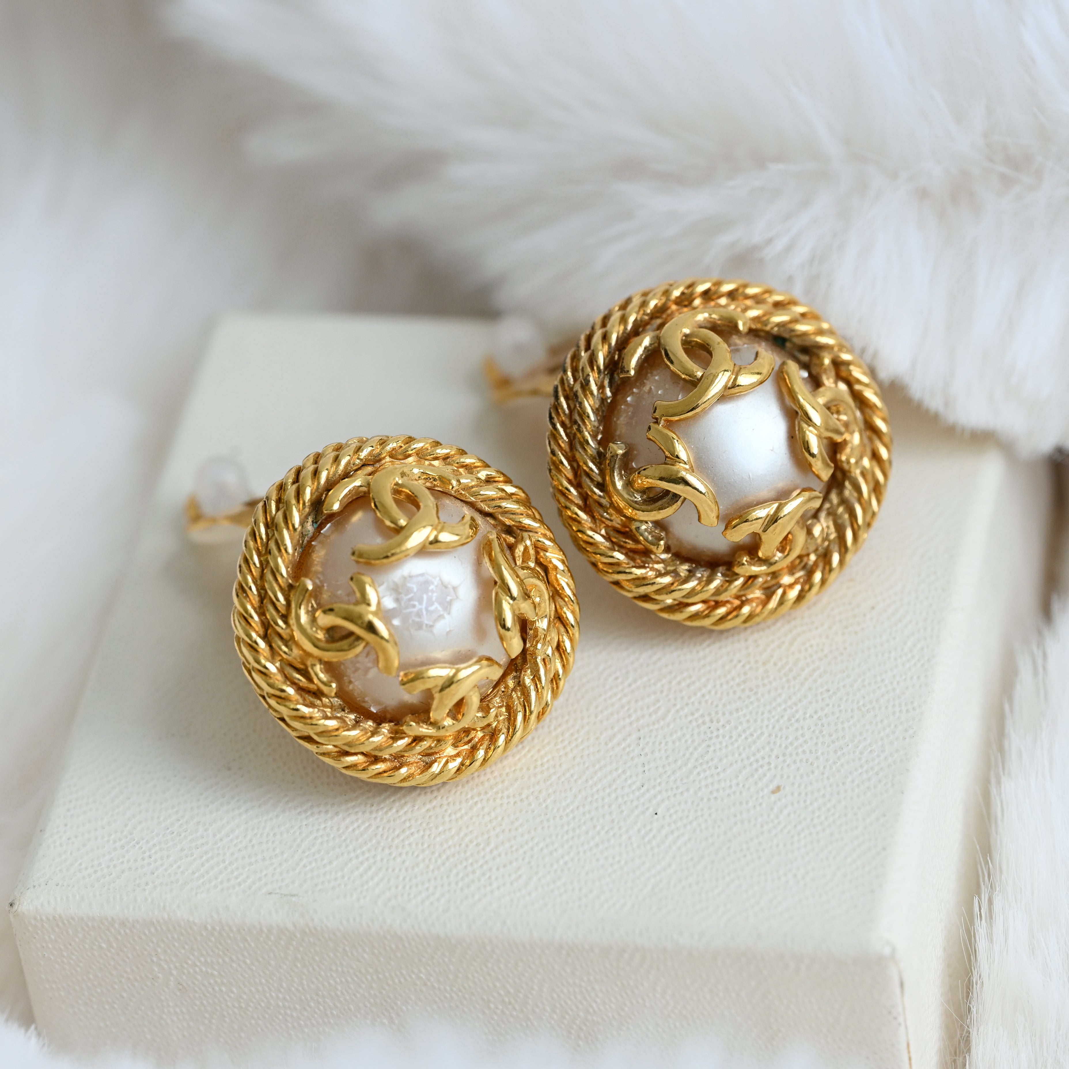 Chanel Mini CC Pearl Earclip - Leluxe Vintage Sdn. Bhd.