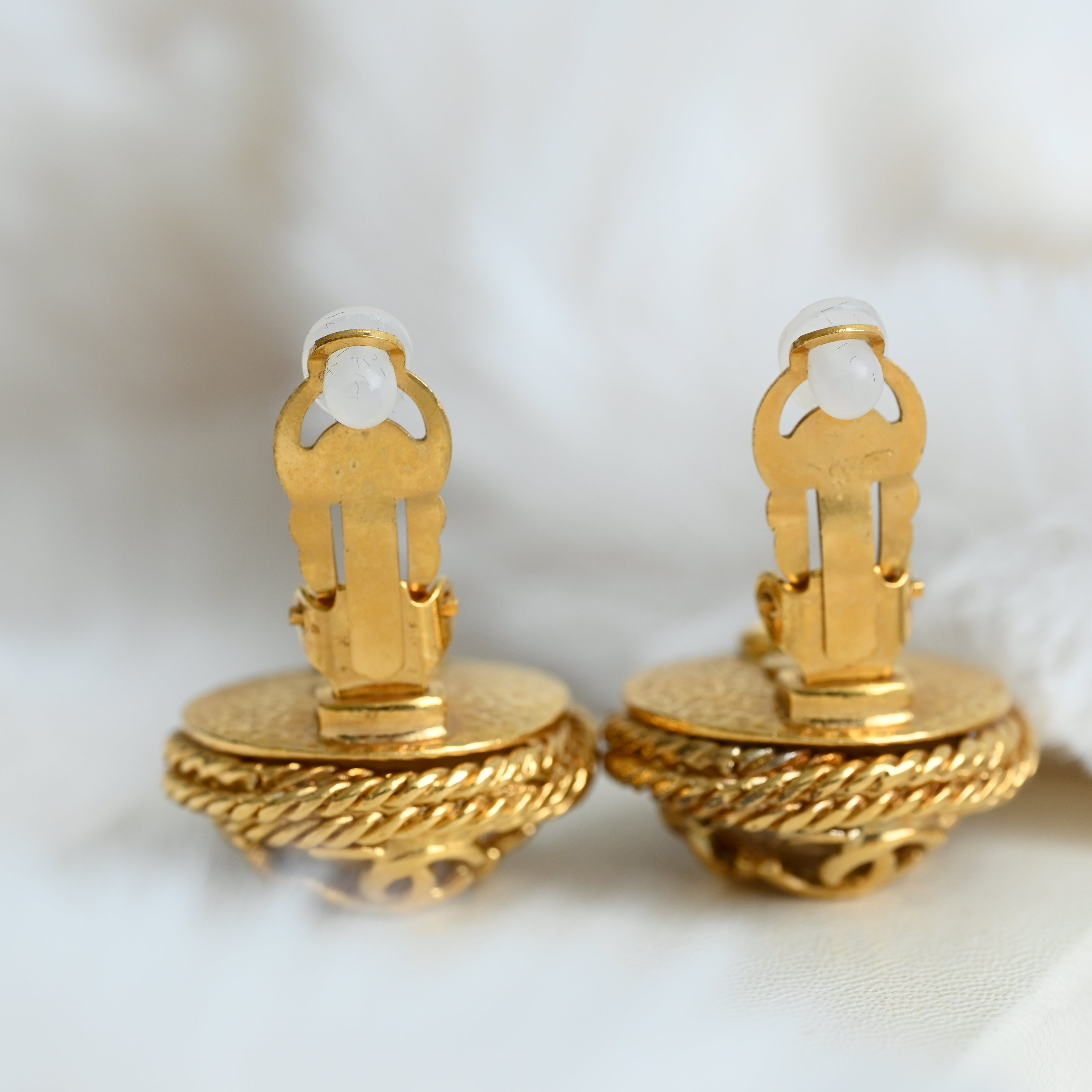Chanel Mini CC Pearl Earclip - Leluxe Vintage Sdn. Bhd.
