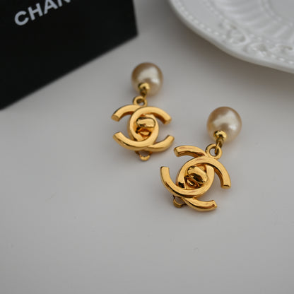 Chanel CC Turnlock Earclip 96P