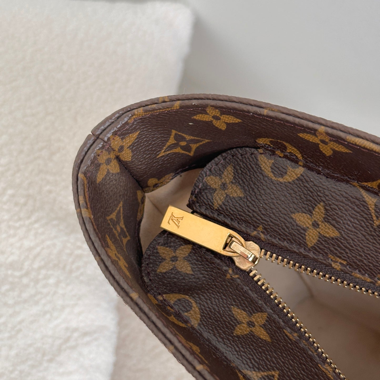 Louis Vuitton Monogram Luco