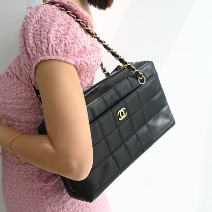 Chanel Chocolate Bar Chain Shoulder Bag