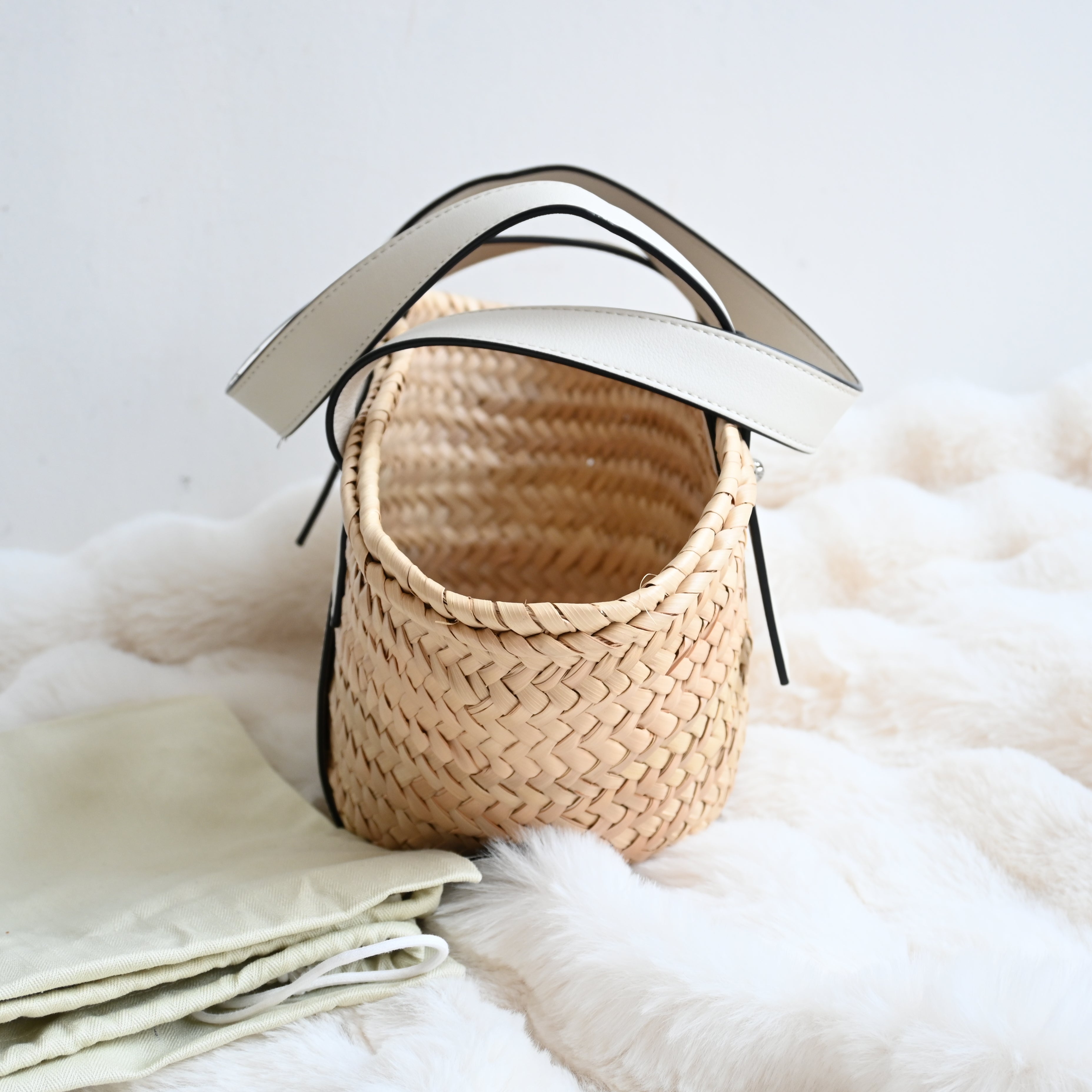 Loewe Basket Raffia Bag - Leluxe Vintage Sdn. Bhd.