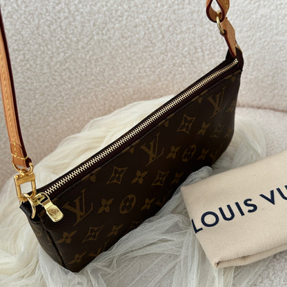 Louis Vuitton Monogram Pochette