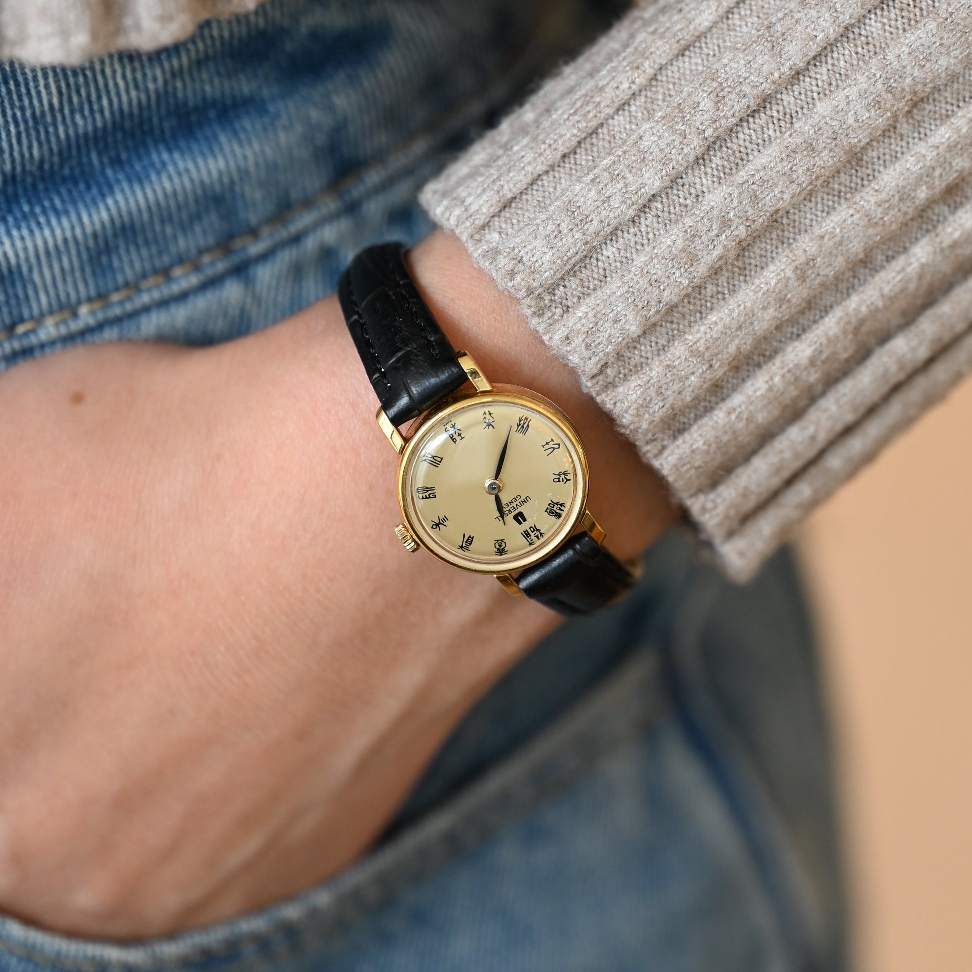 Universal Geneve Round Watch Ref. 542602 - Leluxe Vintage Sdn. Bhd.