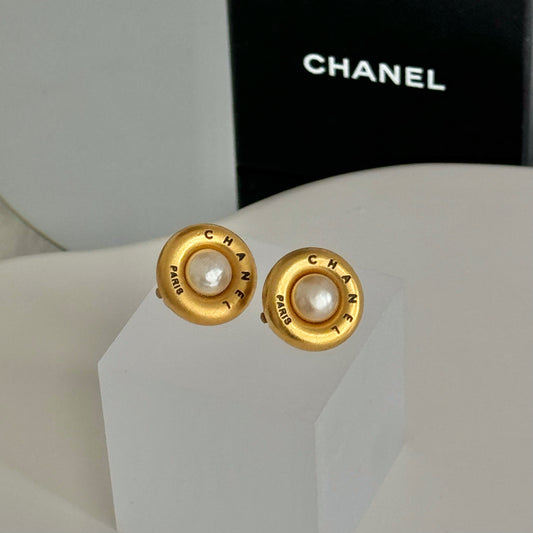 Chanel 24k gold with pearl Earclip - Leluxe Vintage Sdn. Bhd.