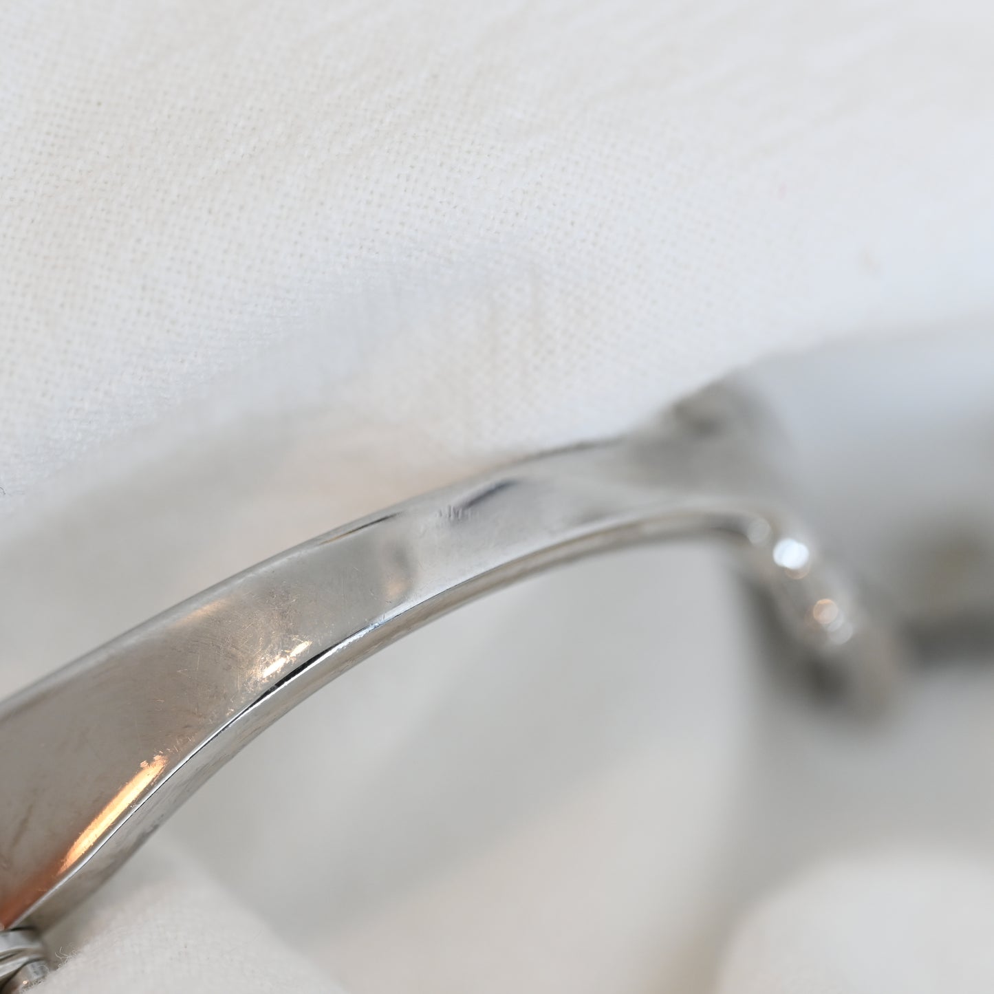 Gucci 1500L Bangle Watch