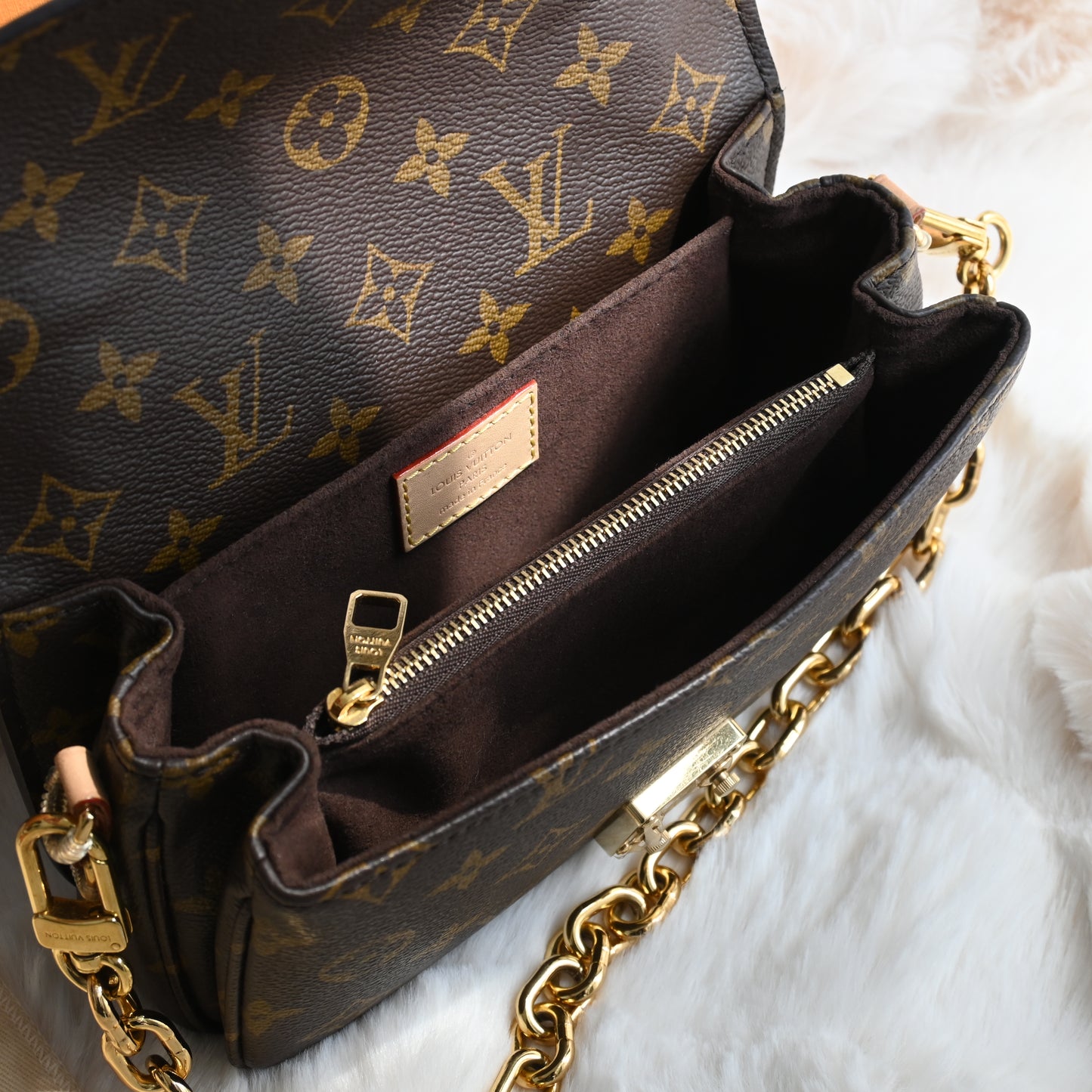 Louis Vuitton Pochette Métis East West